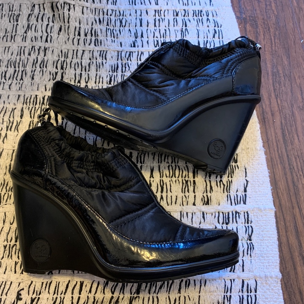 BCBGGirls Women’s size 9 black cute wedge booties